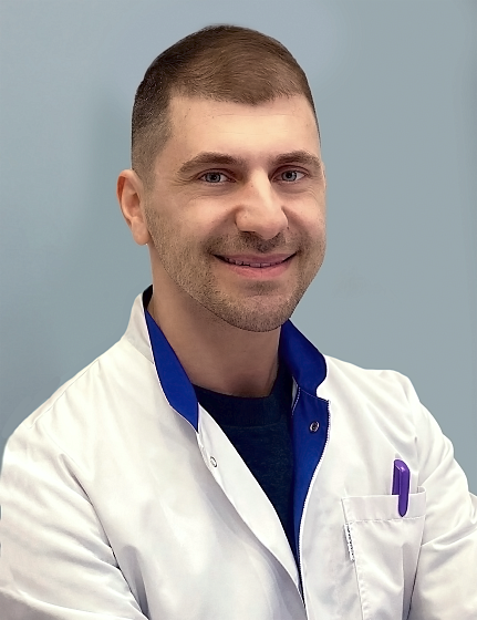 freepik_photo_a_35yearold_white_-with_short_bro_81811